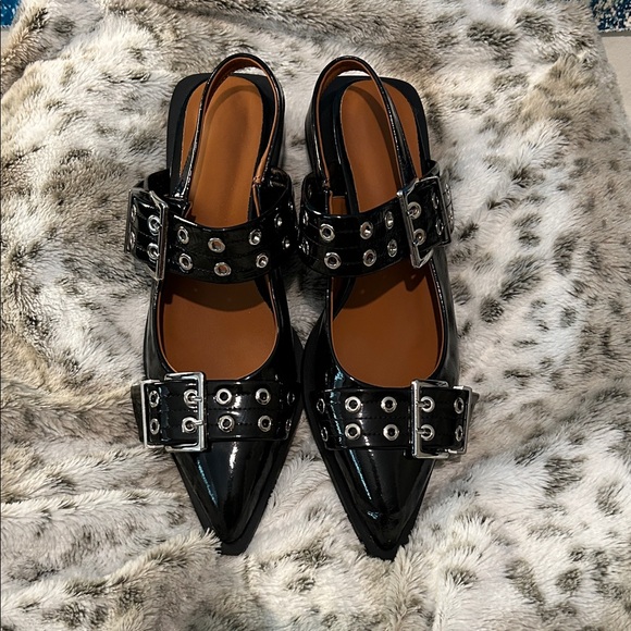 Stylish Black Women's Shoes with Buckle Detail - Picture 2 of 6